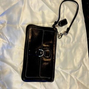PERFECT CONDITION Coach wristlet